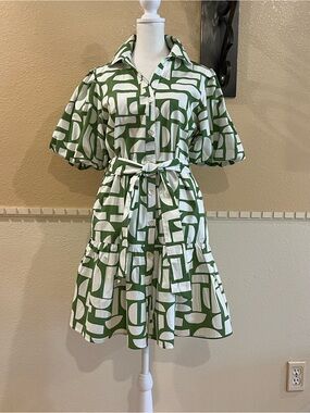Jessica Simpson summer midi dress. Short puff sleeves, tiered skirt, geometric M